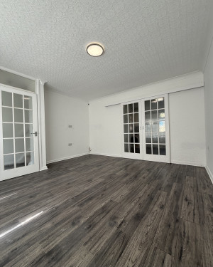 86 Hollins Rd